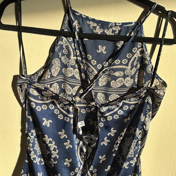 Missguided bandanna, print dress ￼ - Picture 4 of 10